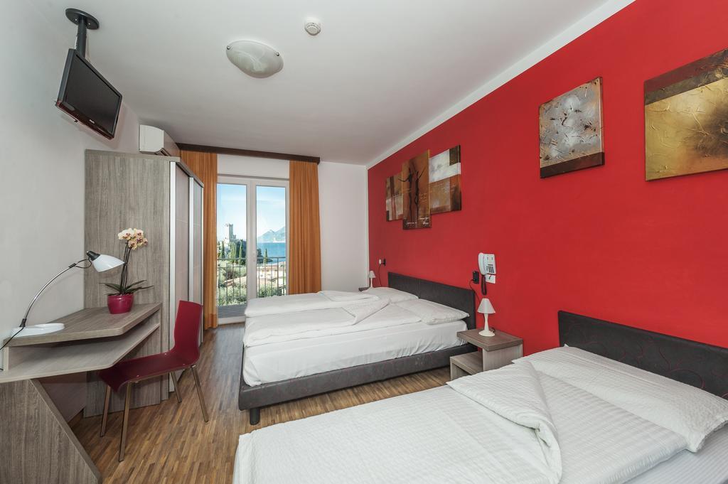 Hotel Garni Ischia Malcesine Quarto foto